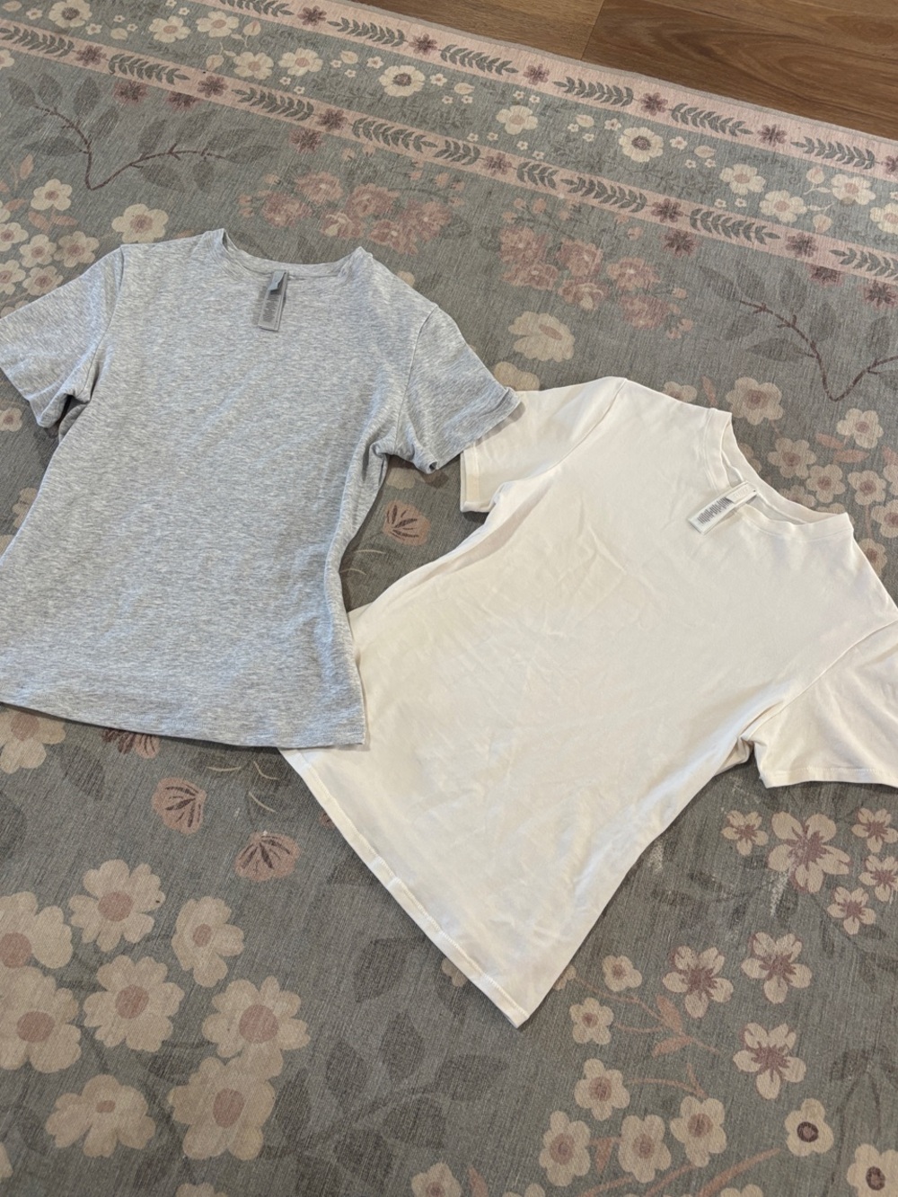 SKIMS Short Sleeve Crew Tee Set in White & Light Gray